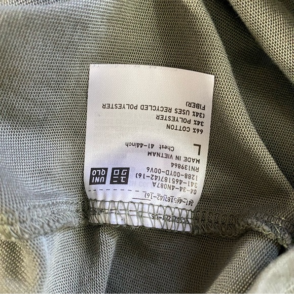Uniqlo Green Men's Short Sleeve Tee L Minimalist Athleisure Neutral Performance - Picture 6 of 9